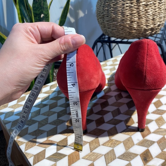 Red suede Liz Claiborne pumps — round/almond toe - Picture 4 of 7